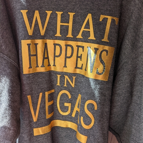 CREW NECK SWEATSHIRT GOLD LETTERING "What Happens in Vegas" PULLOVER Size Medium - Picture 6 of 7